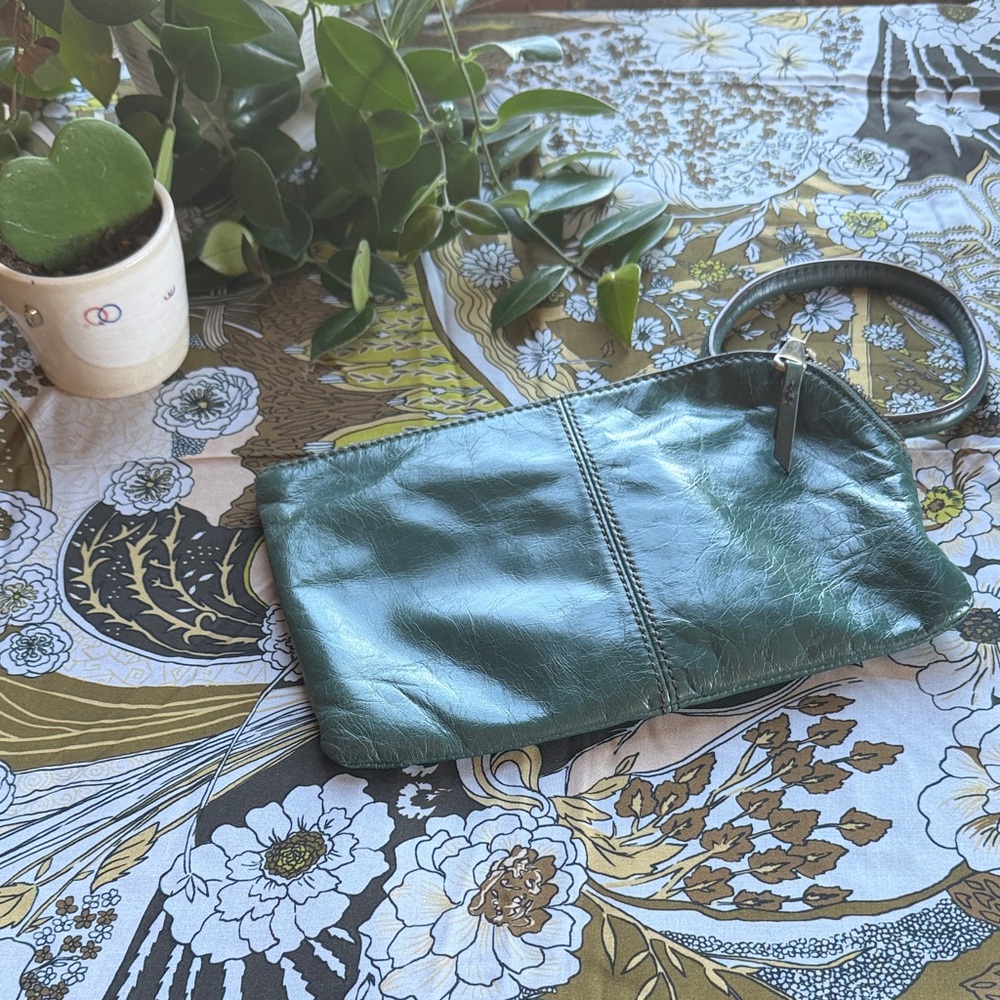 NWOT HOBO green wristlet clutch